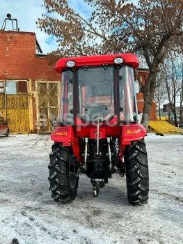 Трактор Dongfeng DF-404C G2 с кабиной с фронтальным погрузчиком